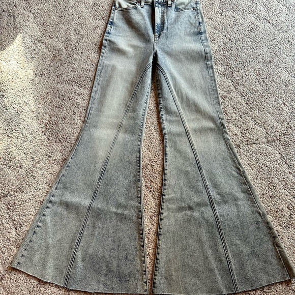 Alice + Olivia Denim - Alice + Olivia Gray Flare Jeans